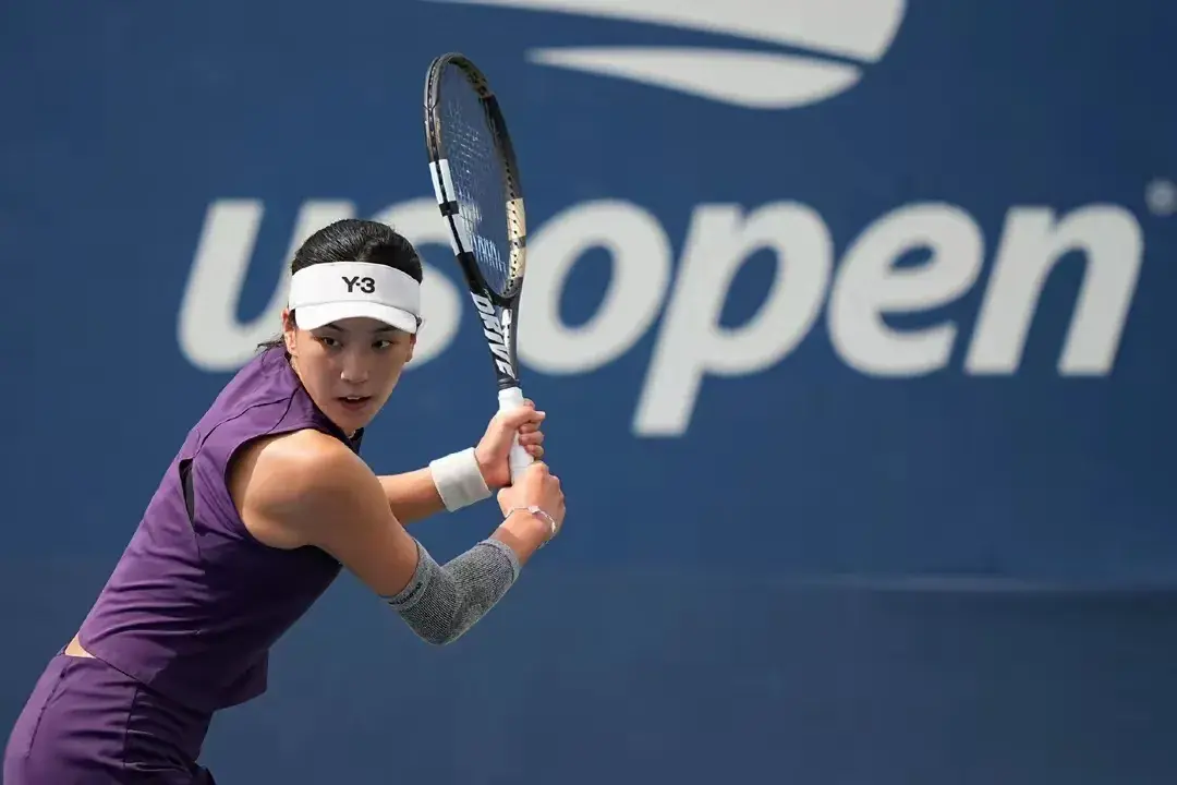 首盘比赛由 首盘比赛由