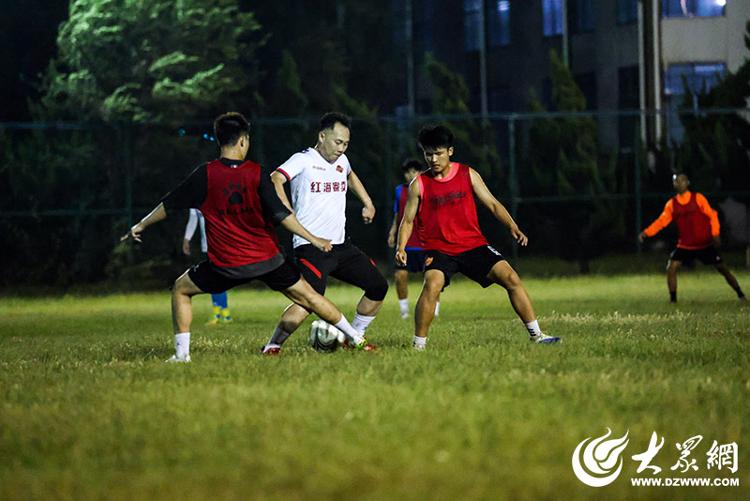 MQXiT, 球员们身着