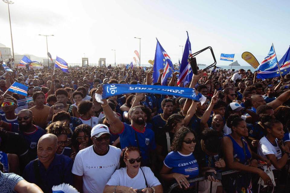 个进球, 有的掩面哭 个进球, 有的掩面哭